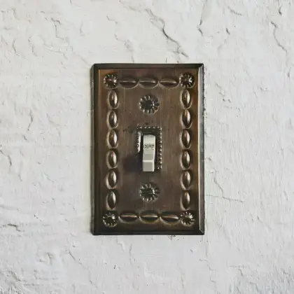 Выключатель встраиваемый одноклавишный (демо)